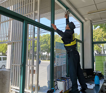 清掃衛(wèi)生美環(huán)境，服務(wù)客戶(hù)當(dāng)先鋒